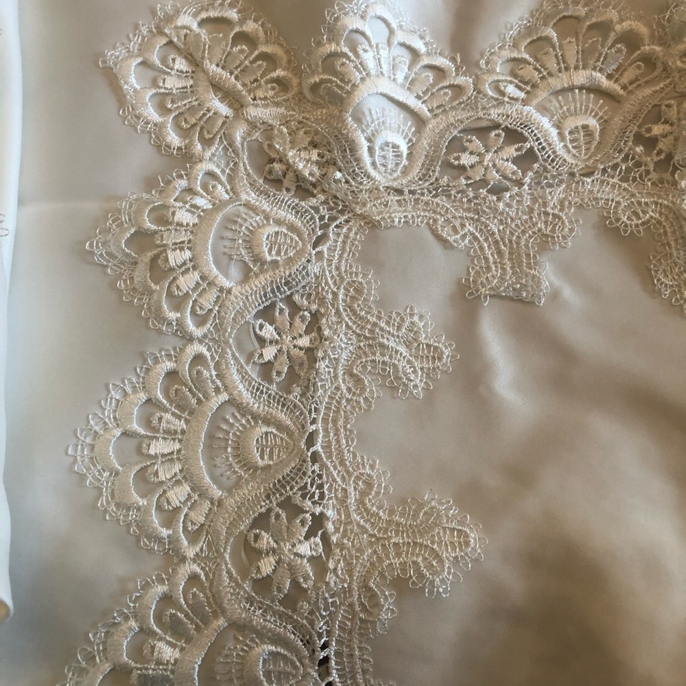 Vintage New Off White lace Trim Banquet Tablecloth Oblong 53” x112”